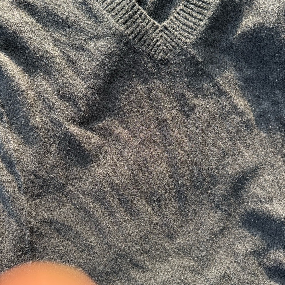 Cashmere Luxury Black V-neck Sweater, aqua brand size large - Picture 5 of 8